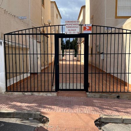 Apartamento Bajo Con Terraza Y Piscina Torrevieja Buitenkant foto