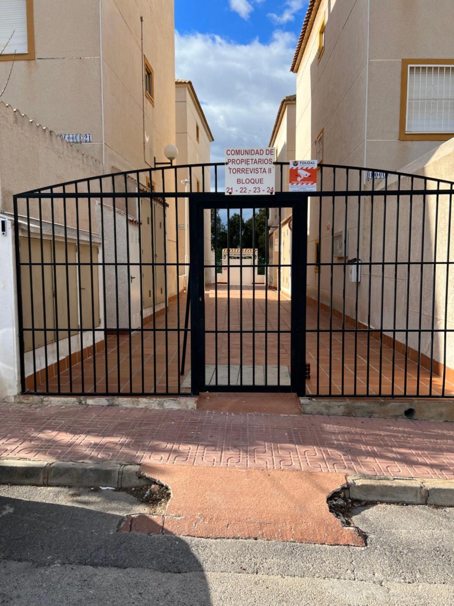 Apartamento Bajo Con Terraza Y Piscina Torrevieja Buitenkant foto